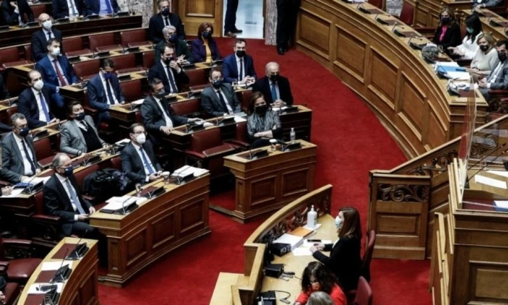 Πέρασε η τροπολογία για τον υποχρεωτικό εμβολιασμό - "Ναι" από ΝΔ και ΚΙΝΑΛ